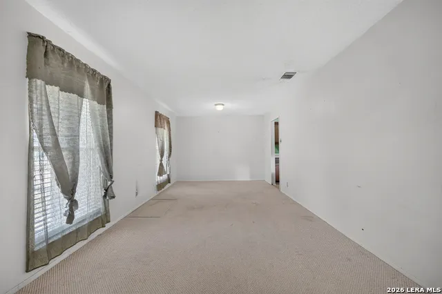 111 LAURAL LN Universal City, TX 78148