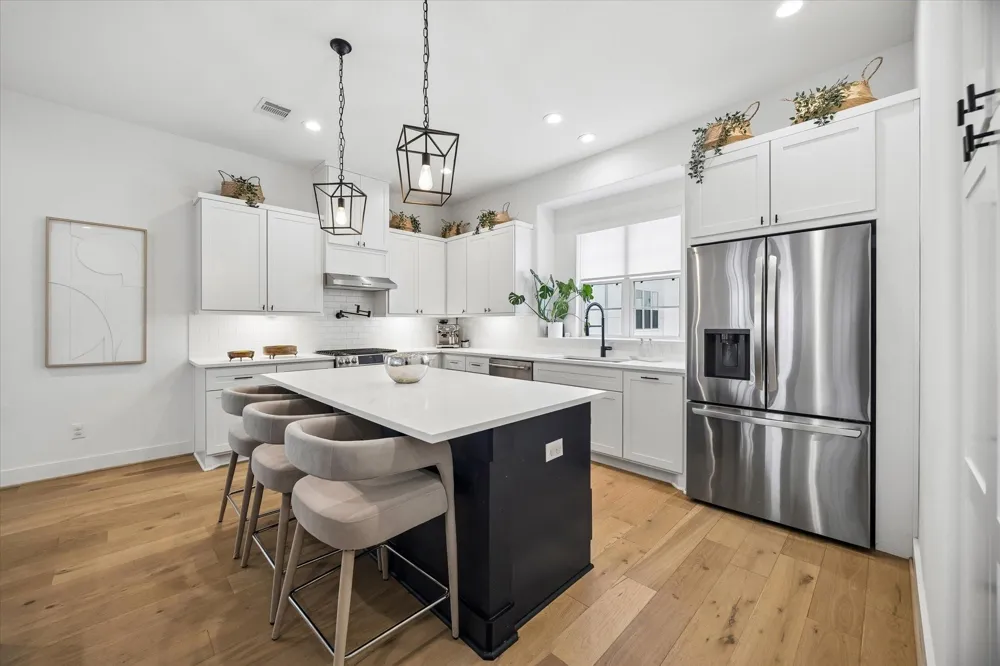 956 Dunleigh Meadows Lane Houston, TX 77055