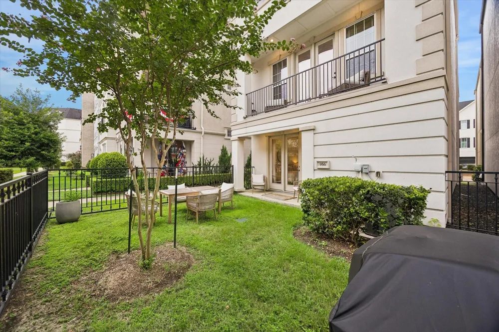 956 Dunleigh Meadows Lane Houston, TX 77055