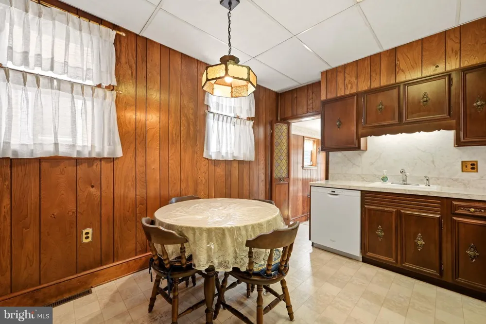 338 E UNION STREET Burlington, NJ 08016