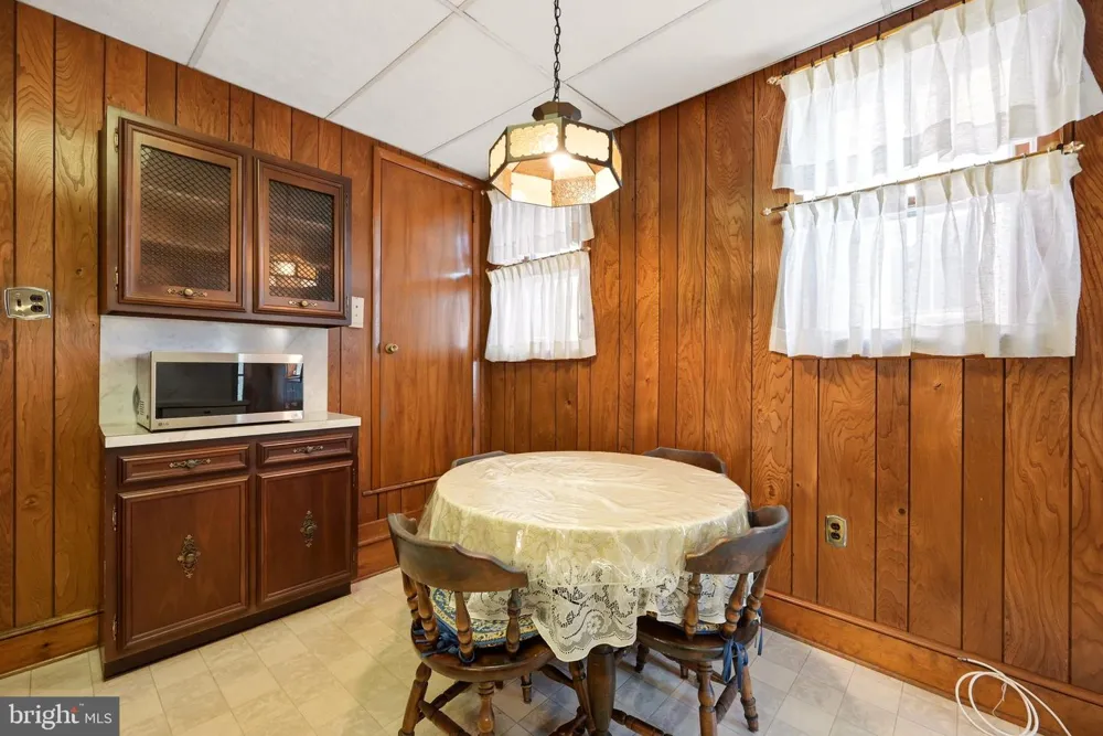 338 E UNION STREET Burlington, NJ 08016