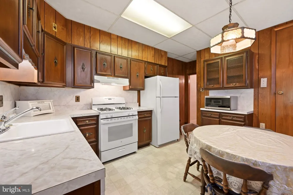 338 E UNION STREET Burlington, NJ 08016