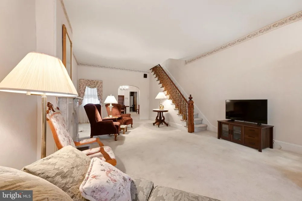338 E UNION STREET Burlington, NJ 08016