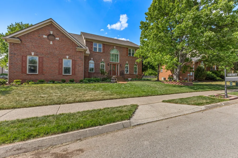 318 Logans Cir Franklin, TN 37067