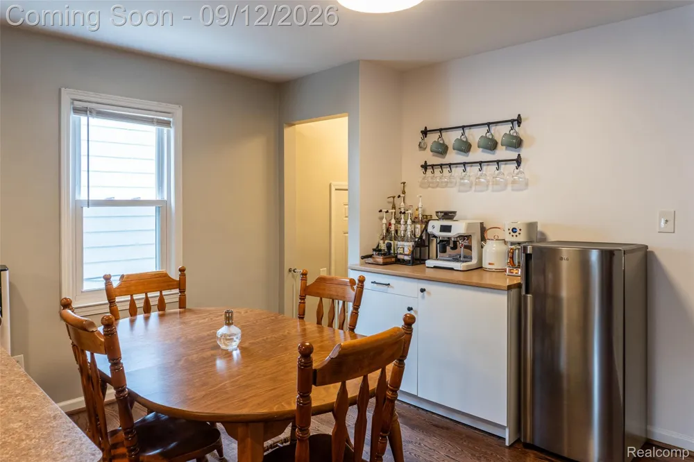 637 E Coy Avenue Hazel Park City, MI 48030