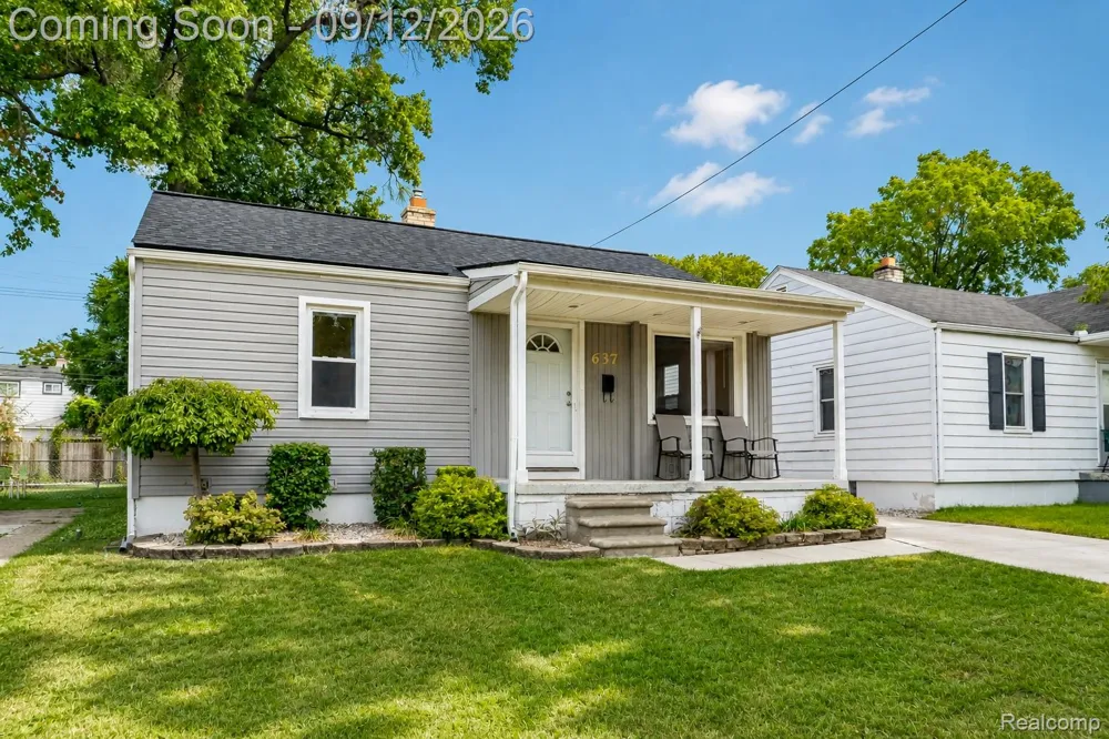 637 E Coy Avenue Hazel Park City, MI 48030
