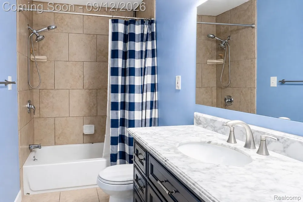 637 E Coy Avenue Hazel Park City, MI 48030