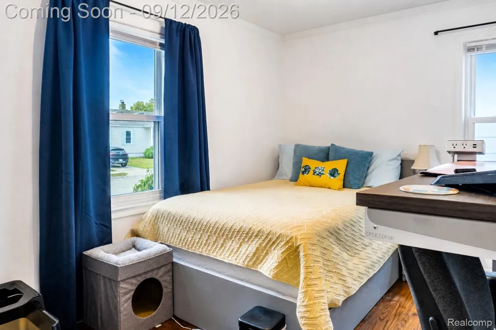 637 E Coy Avenue Hazel Park City, MI 48030