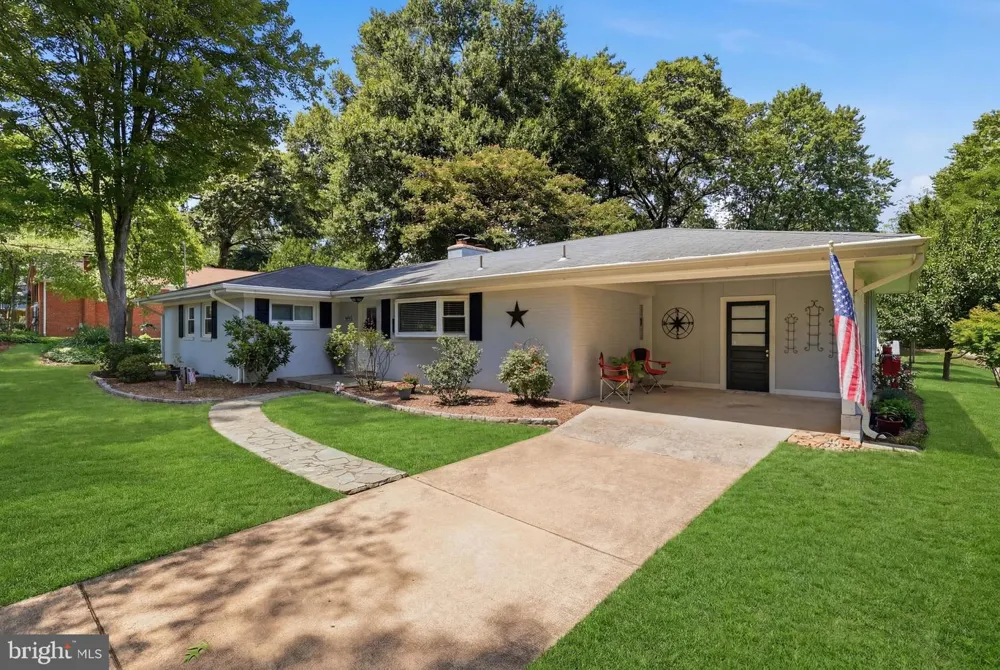 4216 JACKSON PLACE Alexandria, VA 22309