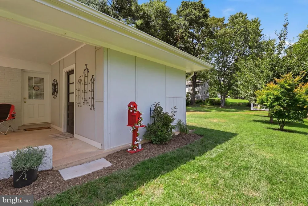 4216 JACKSON PLACE Alexandria, VA 22309