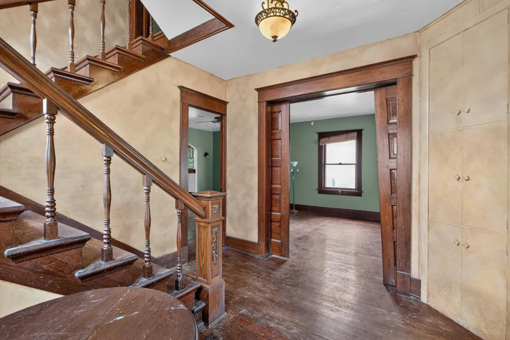18 Armstrong Street Hillsdale, MI 49242