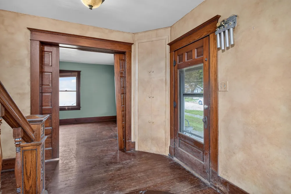 18 Armstrong Street Hillsdale, MI 49242