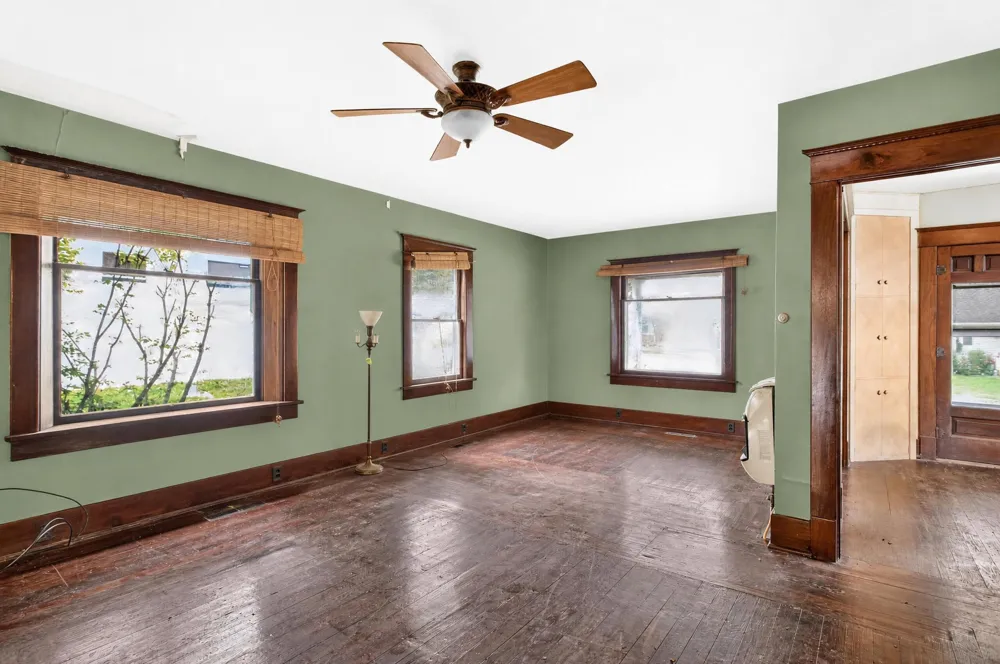 18 Armstrong Street Hillsdale, MI 49242