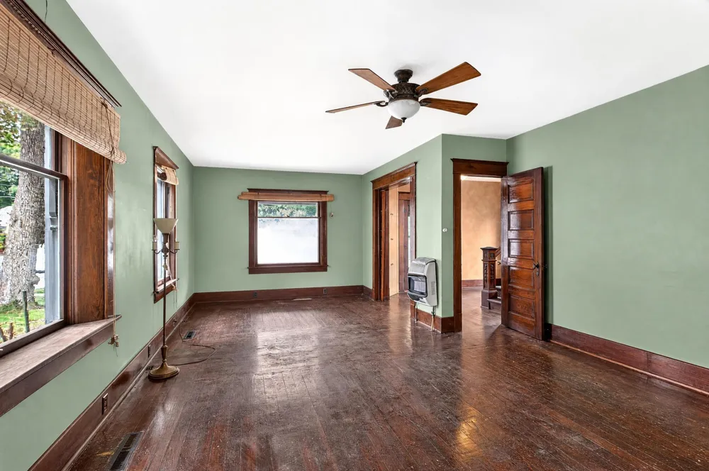 18 Armstrong Street Hillsdale, MI 49242