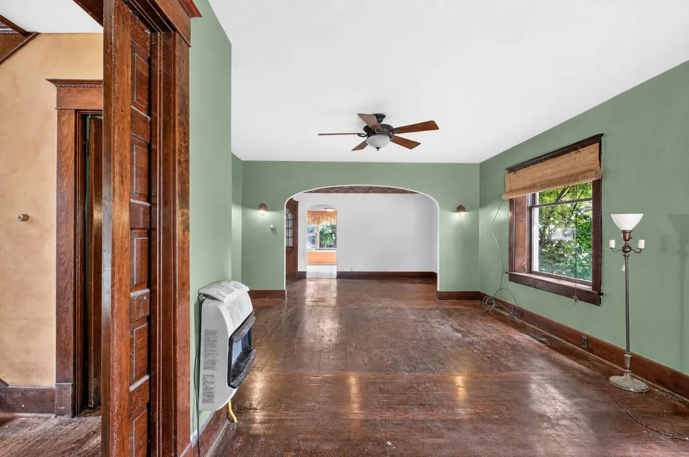 18 Armstrong Street Hillsdale, MI 49242