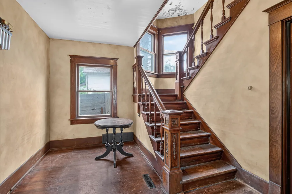 18 Armstrong Street Hillsdale, MI 49242