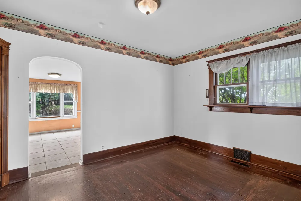 18 Armstrong Street Hillsdale, MI 49242