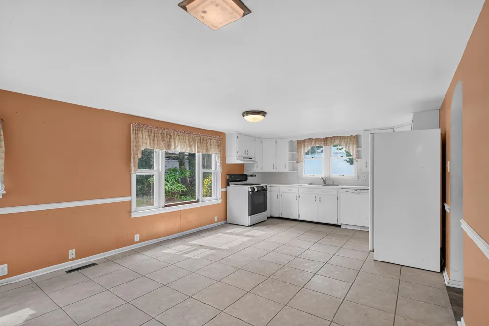 18 Armstrong Street Hillsdale, MI 49242