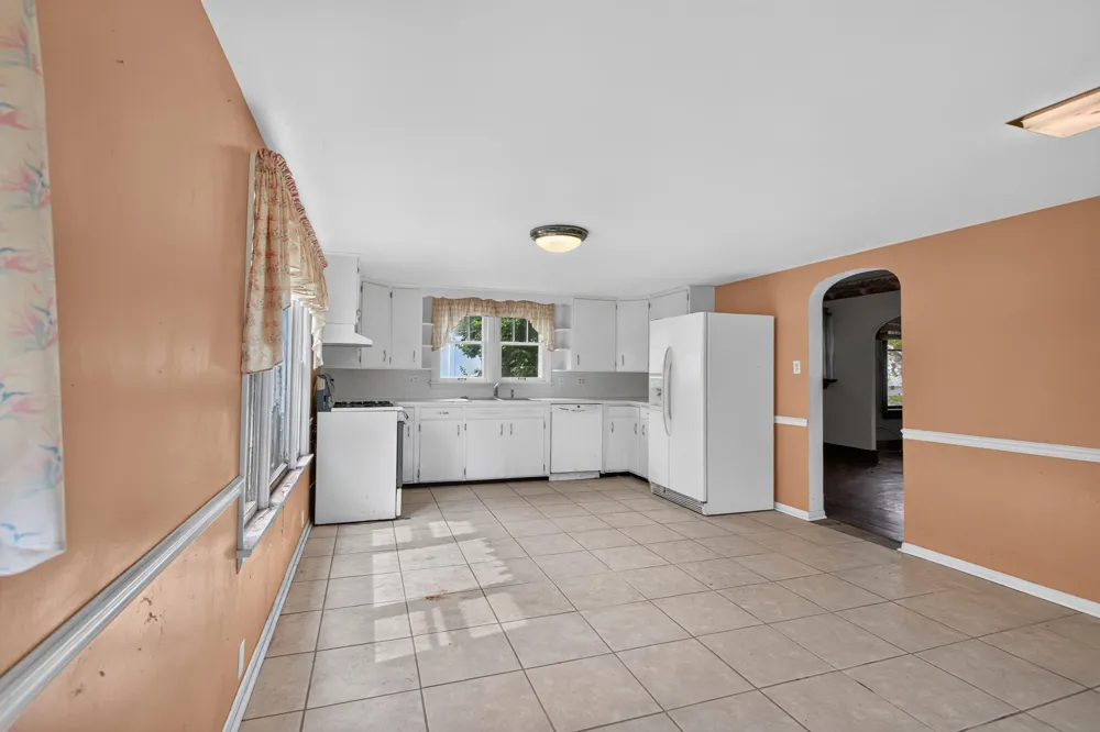 18 Armstrong Street Hillsdale, MI 49242