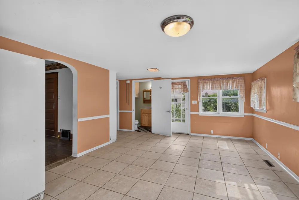 18 Armstrong Street Hillsdale, MI 49242