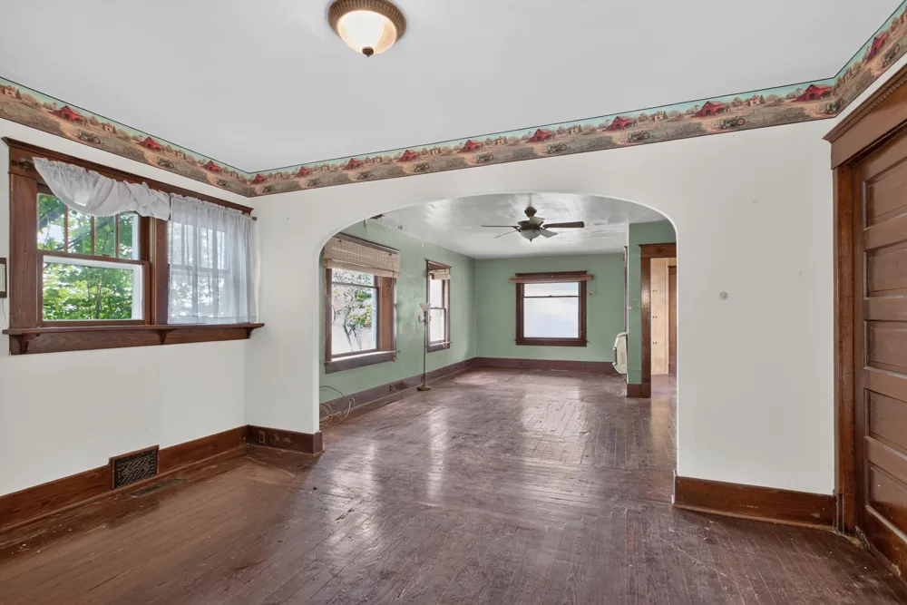 18 Armstrong Street Hillsdale, MI 49242
