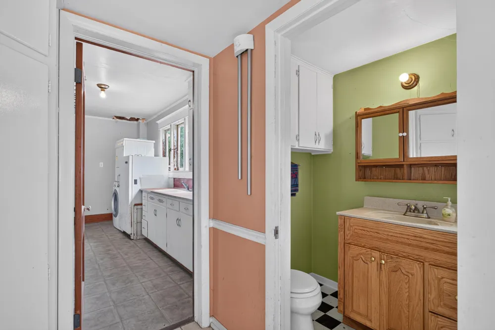 18 Armstrong Street Hillsdale, MI 49242