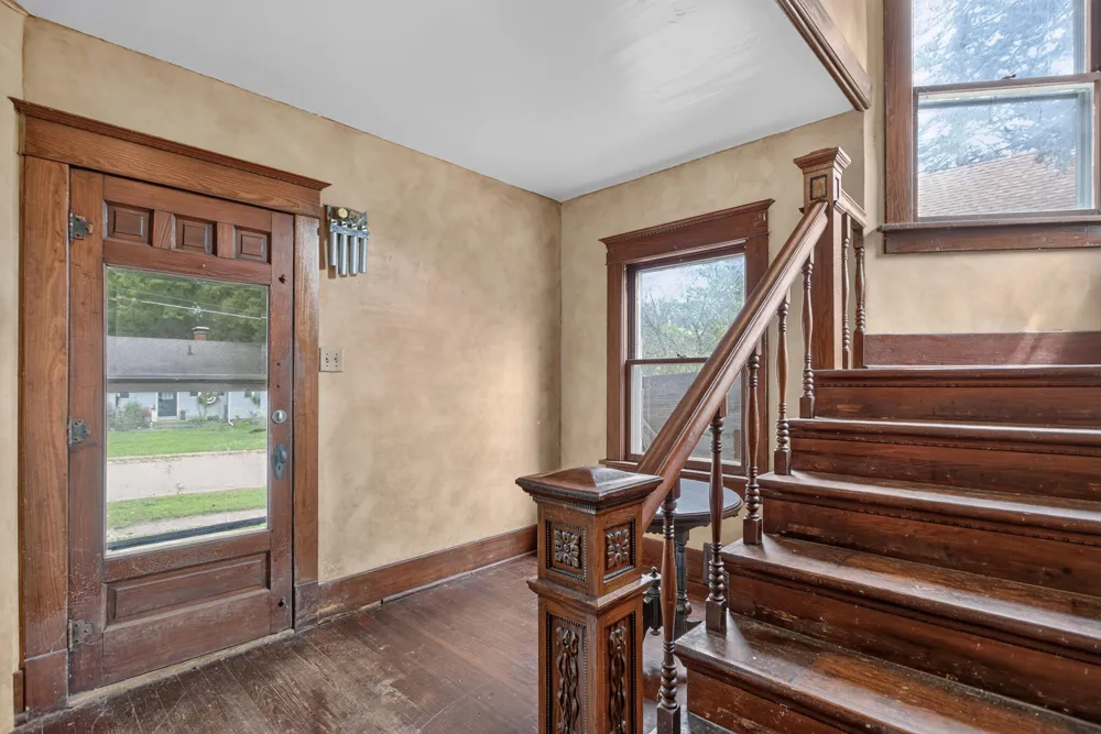 18 Armstrong Street Hillsdale, MI 49242