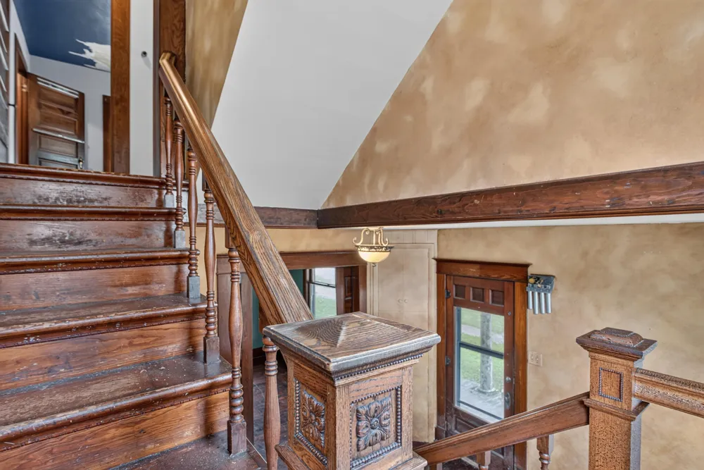 18 Armstrong Street Hillsdale, MI 49242