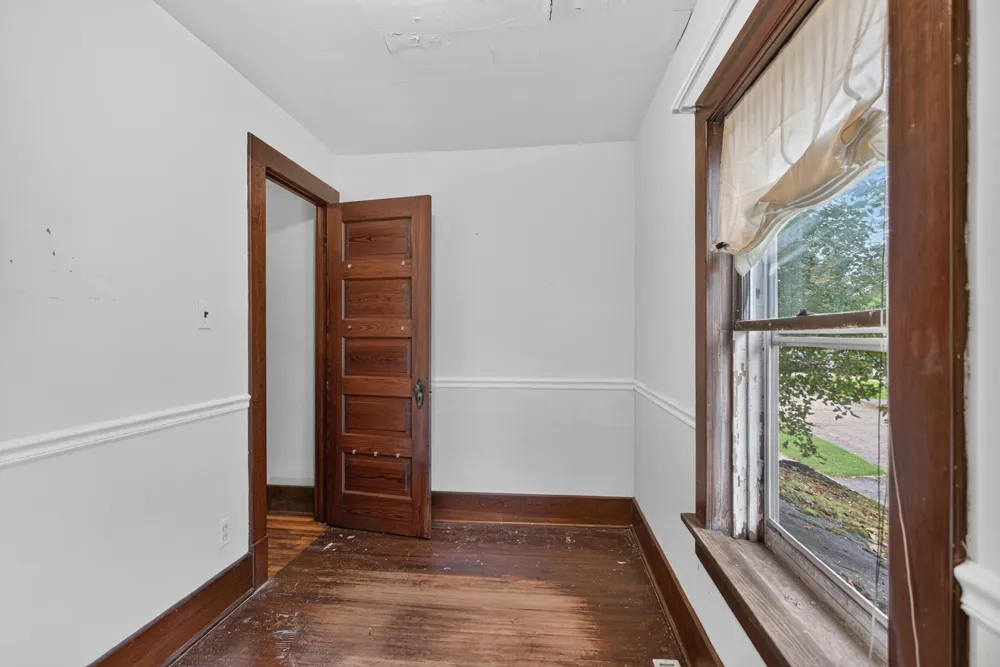 18 Armstrong Street Hillsdale, MI 49242