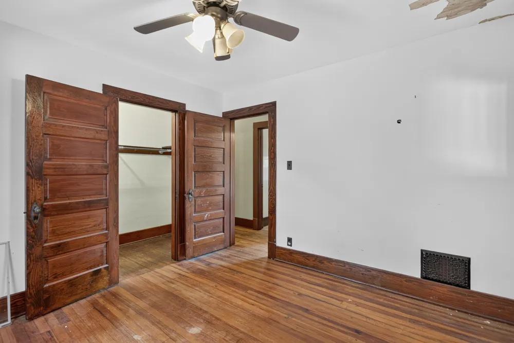 18 Armstrong Street Hillsdale, MI 49242