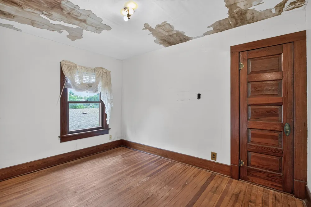 18 Armstrong Street Hillsdale, MI 49242