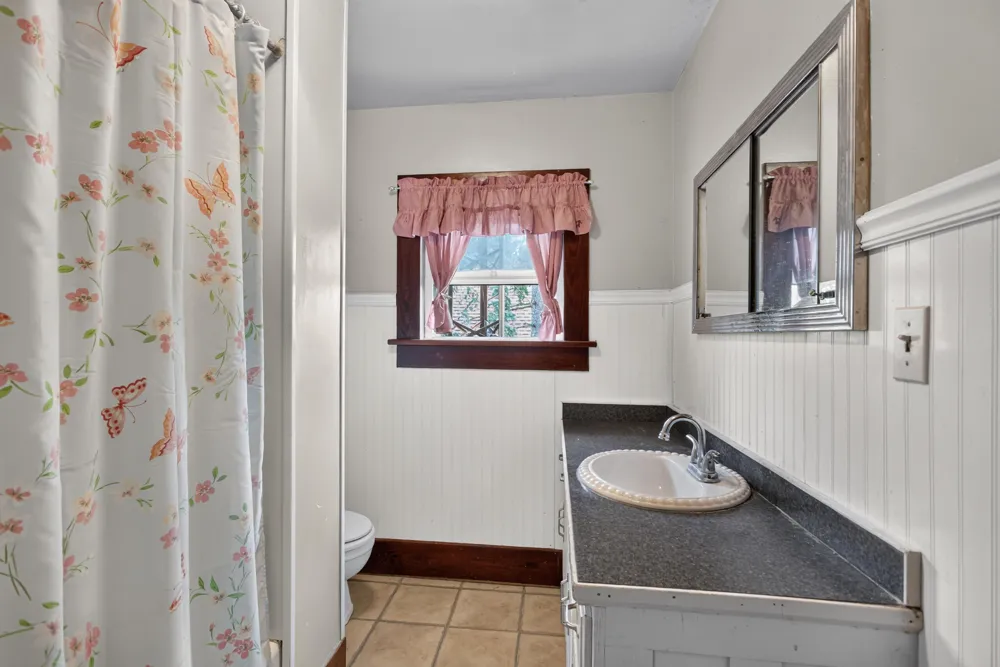 18 Armstrong Street Hillsdale, MI 49242