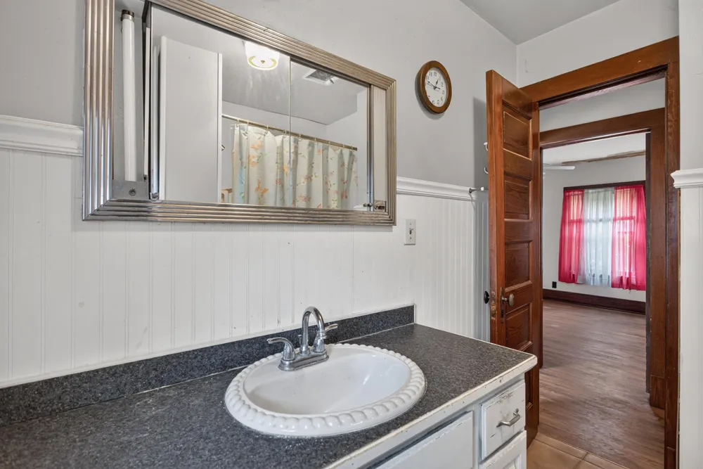 18 Armstrong Street Hillsdale, MI 49242