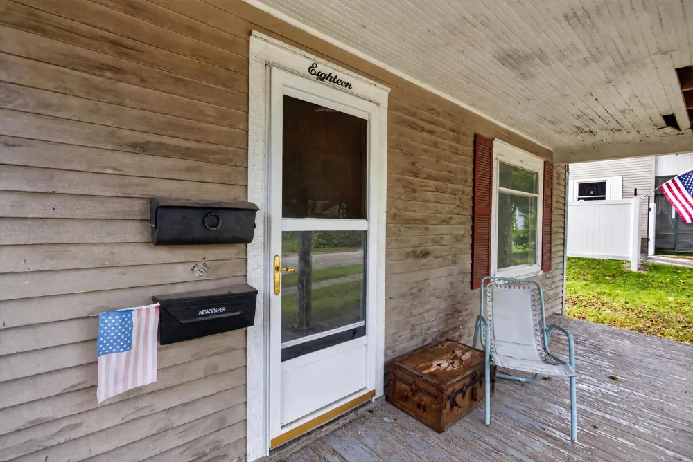 18 Armstrong Street Hillsdale, MI 49242