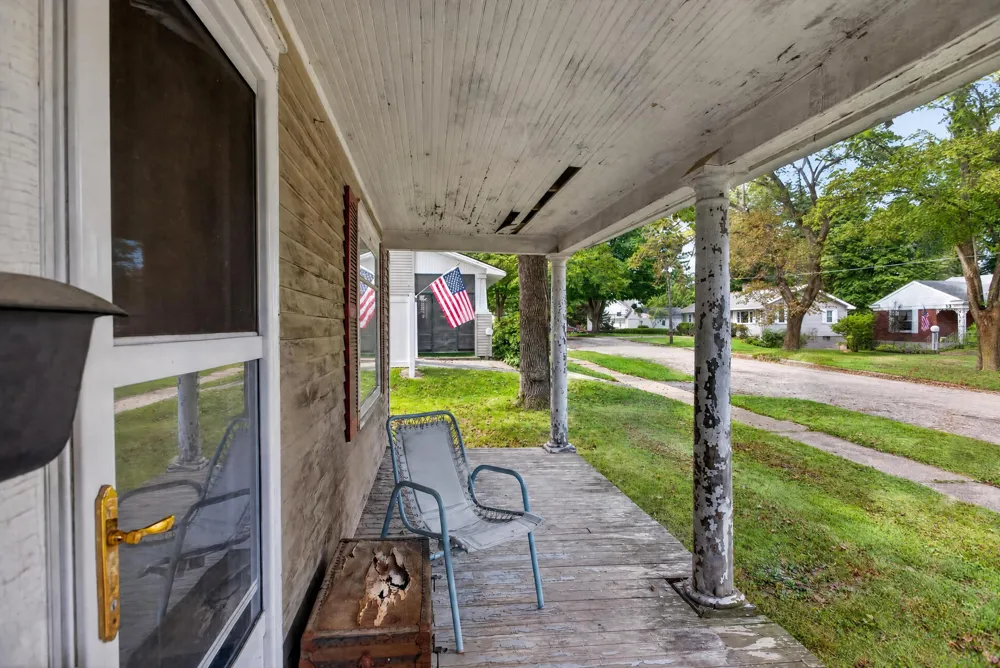 18 Armstrong Street Hillsdale, MI 49242