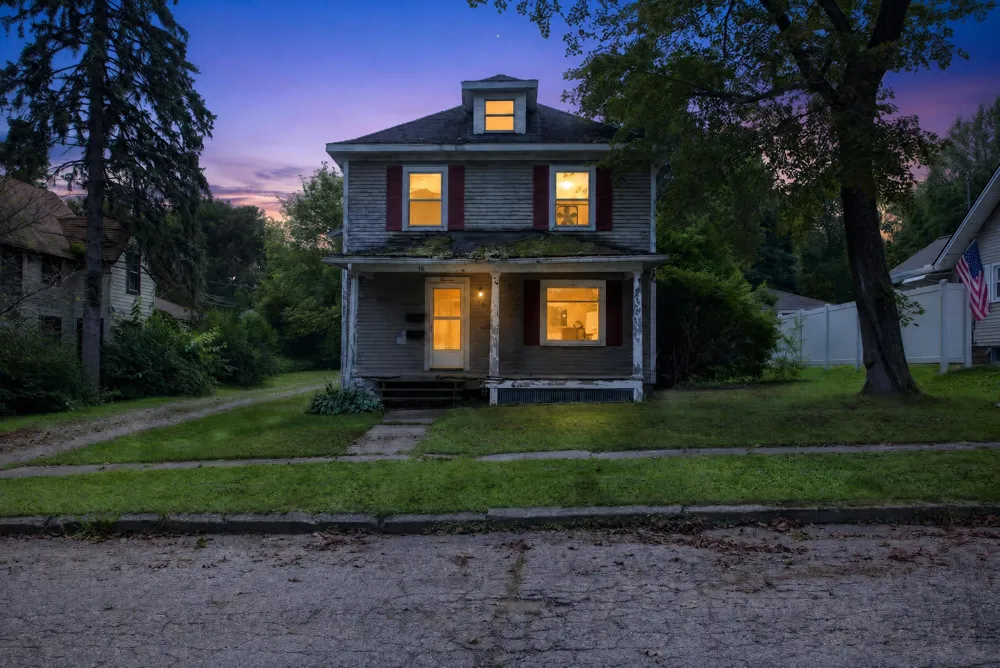 18 Armstrong Street Hillsdale, MI 49242