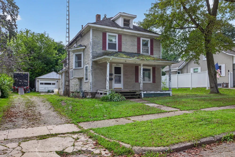 18 Armstrong Street Hillsdale, MI 49242
