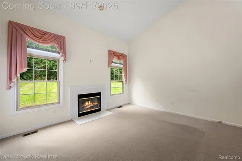 305 Pineknoll Court