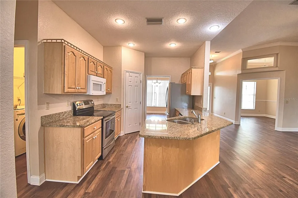 754 SANTA MARIA DR Winter Haven, FL 33884