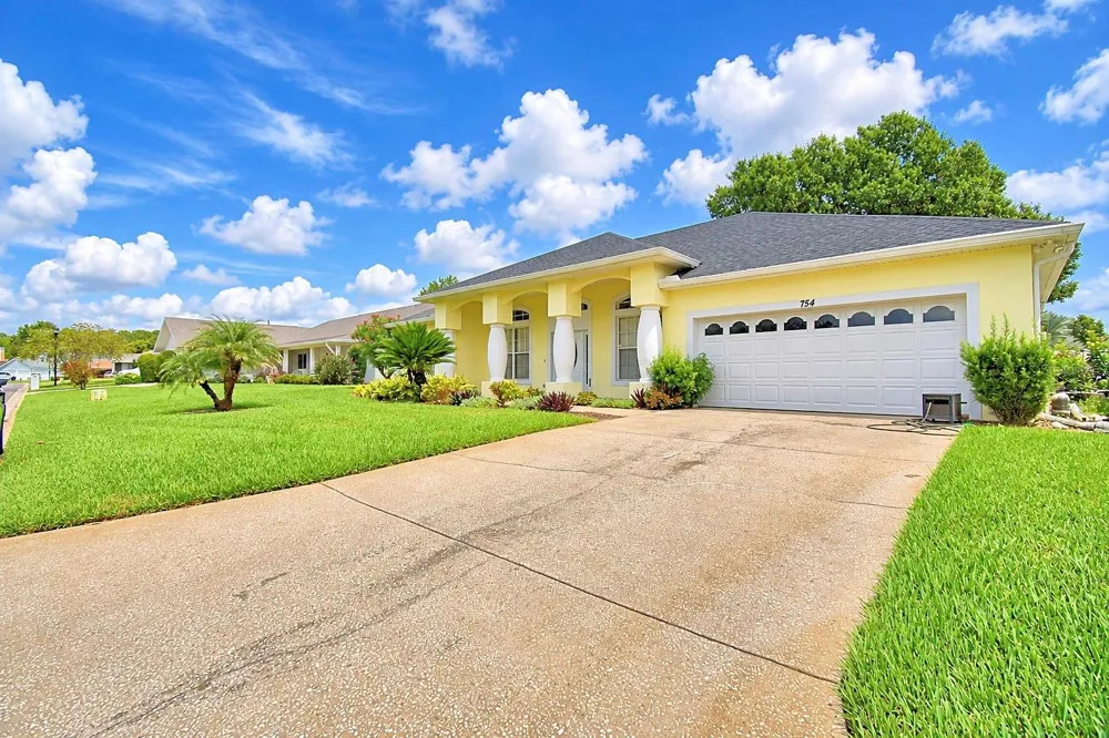 754 SANTA MARIA DR Winter Haven, FL 33884
