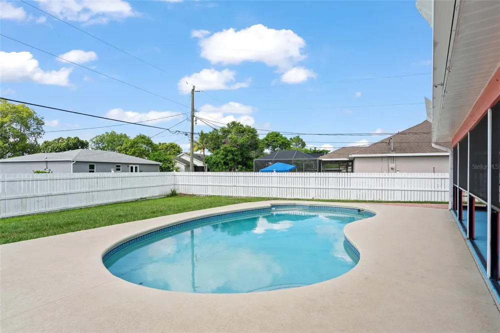 402 SW SEAFLOWER TERRACE Port St Lucie, FL 34984