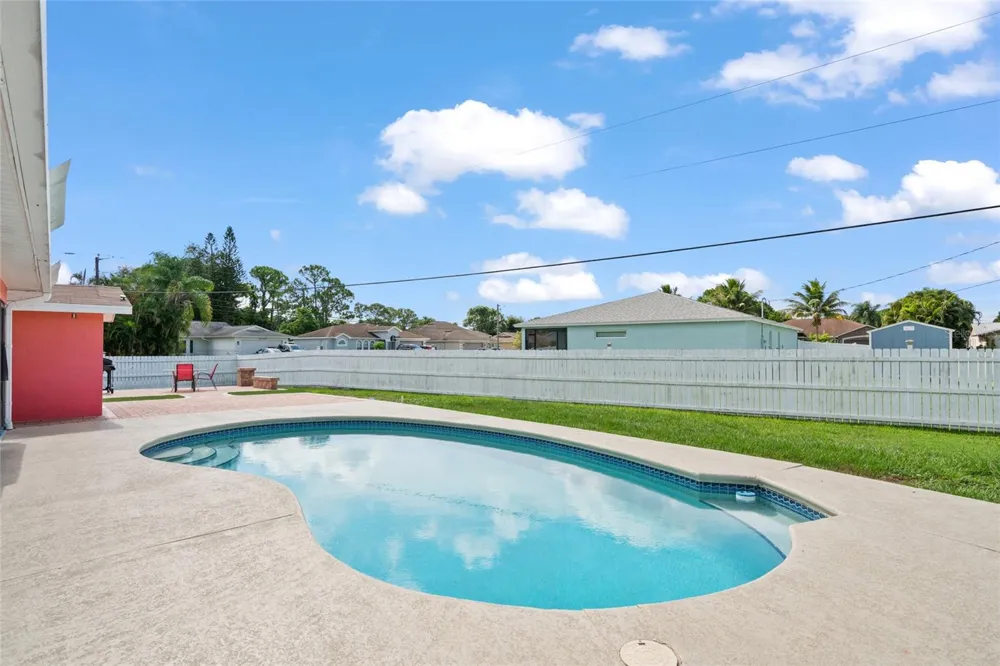 402 SW SEAFLOWER TERRACE Port St Lucie, FL 34984