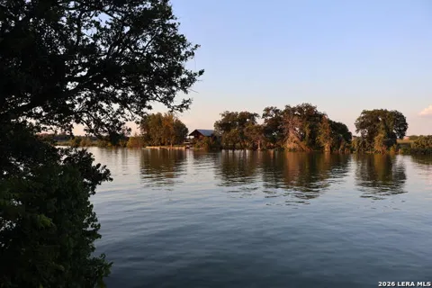 801 Lakeside Pass