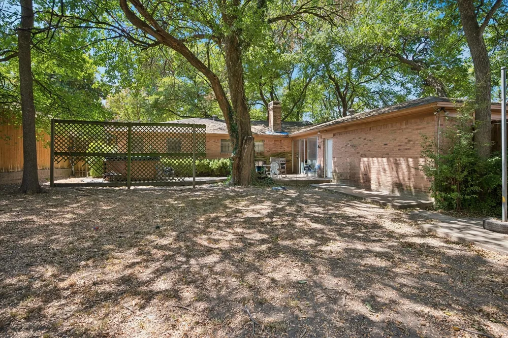11232 Yorkmont Circle Dallas, TX 75218