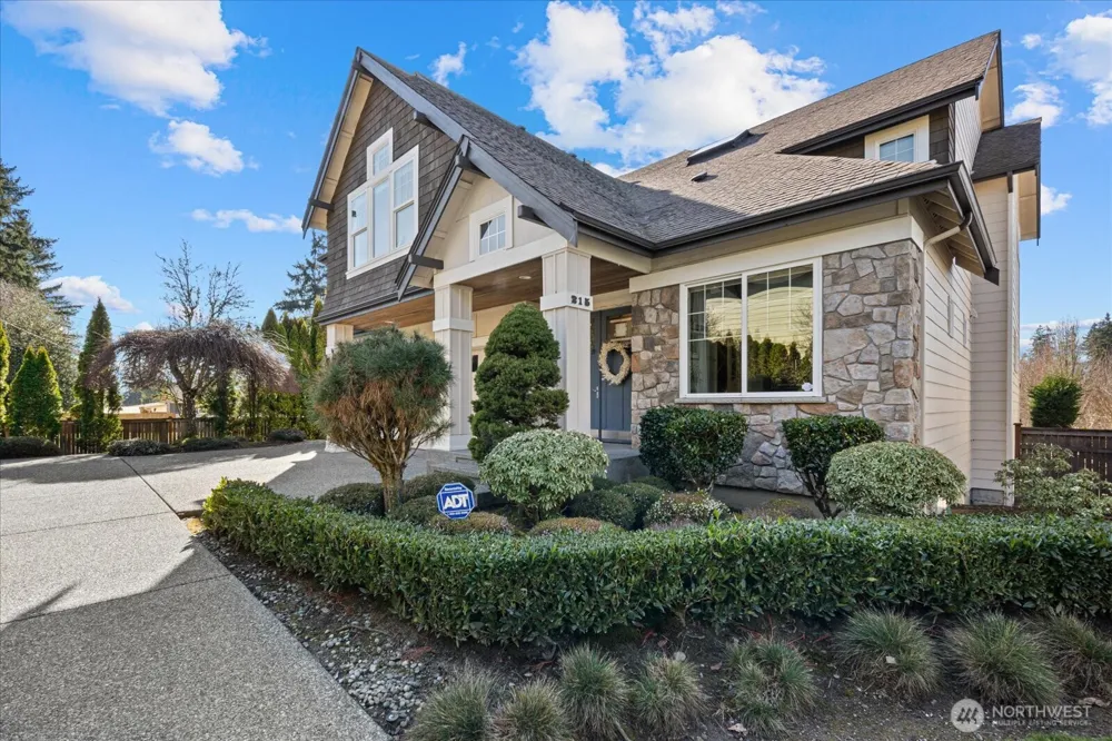 215 Ilwaco Place SE Renton, WA 98059