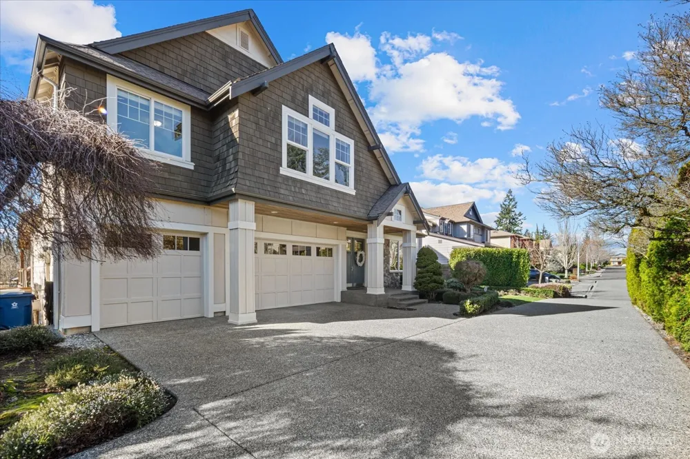 215 Ilwaco Place SE Renton, WA 98059