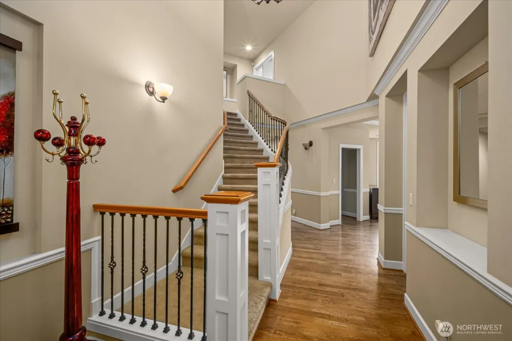 215 Ilwaco Place SE Renton, WA 98059