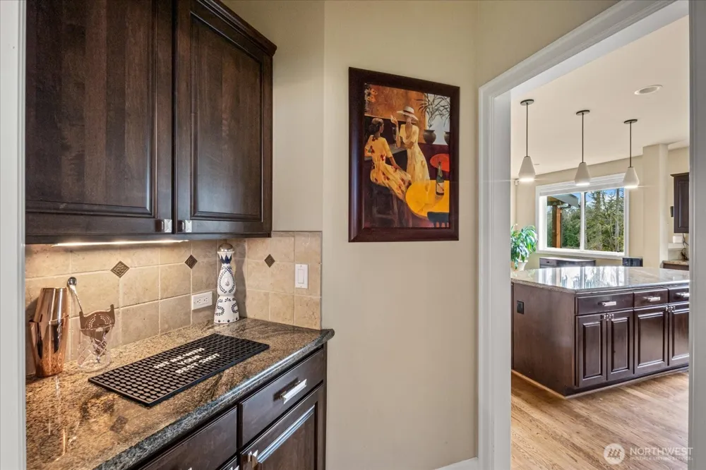 215 Ilwaco Place SE Renton, WA 98059