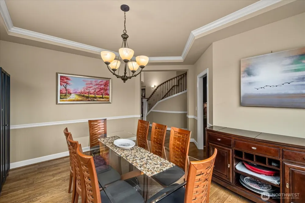 215 Ilwaco Place SE Renton, WA 98059