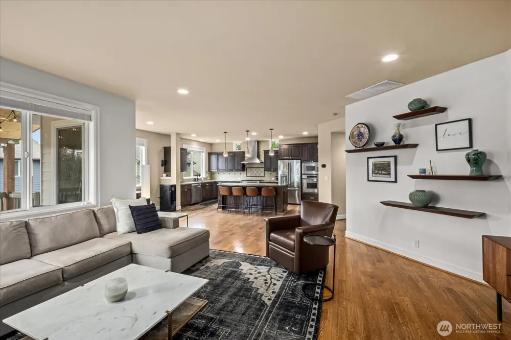 215 Ilwaco Place SE Renton, WA 98059